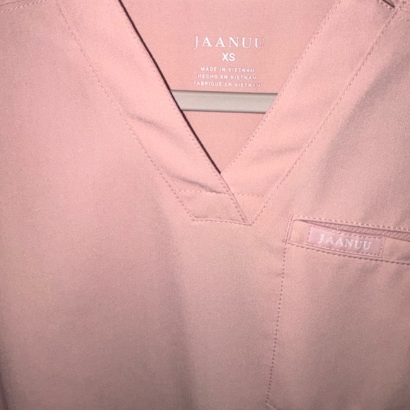 Xs Helia Notched V-neck Scrub Top in Mauve - Picture 2 of 3